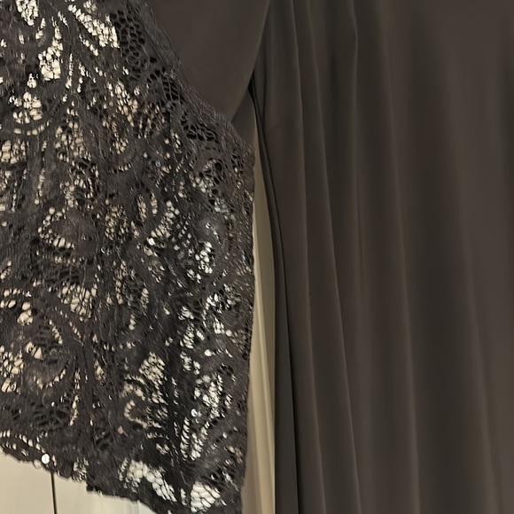 R&M RICHARDS adorable Black Cold Shoulder Sequined  Bell Sleeve Scoop Ne… - Picture 4 of 11